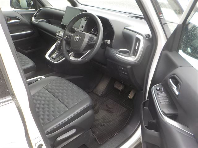 Toyota Voxy HV 2023 - Pearl