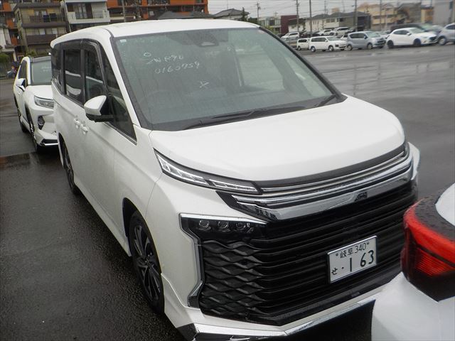Toyota Voxy HV 2023 - Pearl