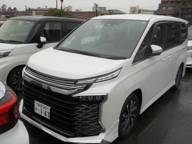 Toyota Voxy HV 2023 - Pearl