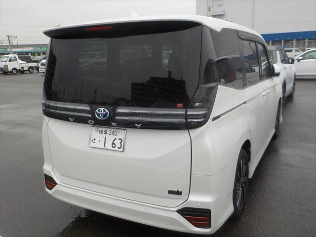 Toyota Voxy HV 2023 - Pearl