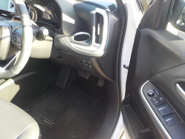 Toyota Noah HV 2024 - Pearl