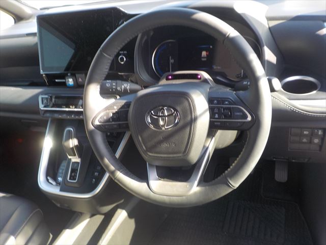 Toyota Noah HV 2024 - Pearl