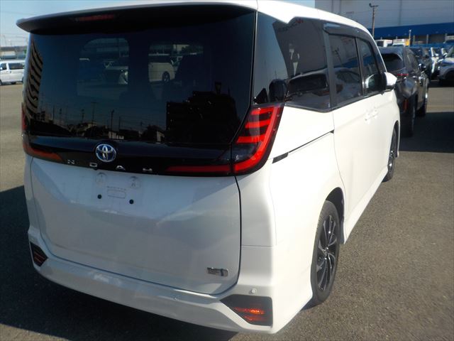 Toyota Noah HV 2024 - Pearl
