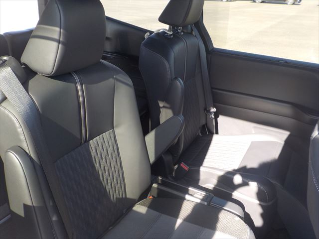 Toyota Noah HV 2024 - Pearl