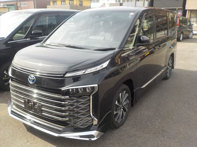 Toyota Voxy 2022 - Black