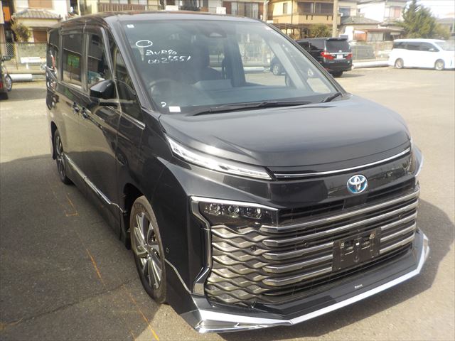 Toyota Voxy 2022 - Black