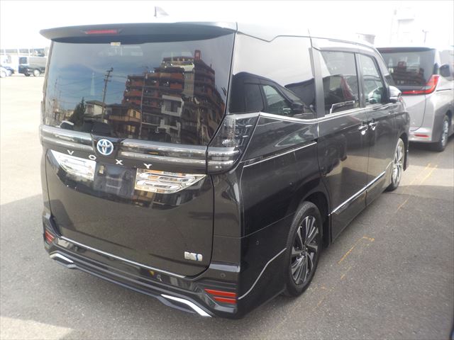 Toyota Voxy 2022 - Black