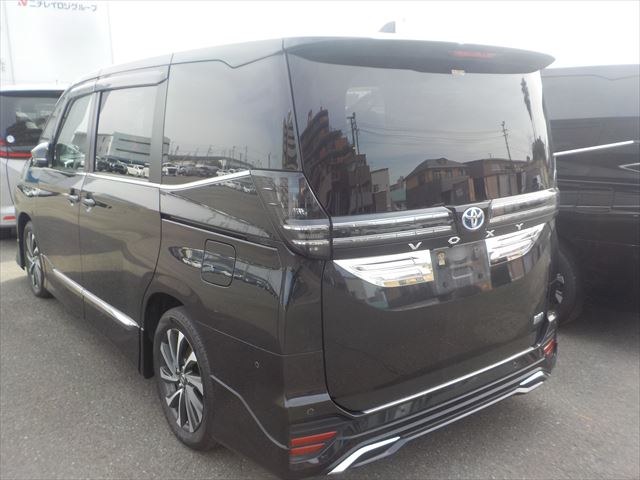 Toyota Voxy 2022 - Black