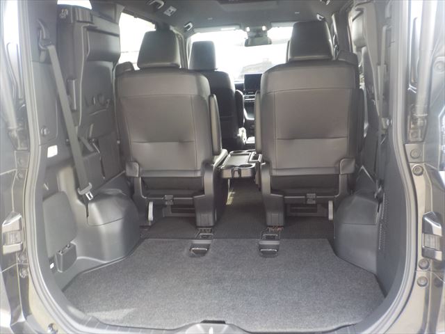 Toyota Voxy 2022 - Black