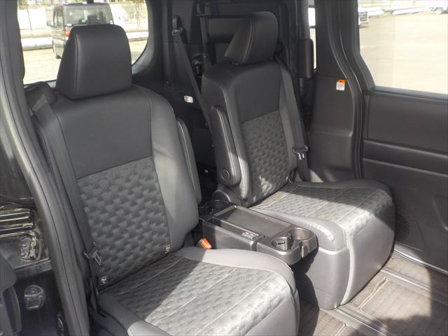 Toyota Voxy 2022 - Black