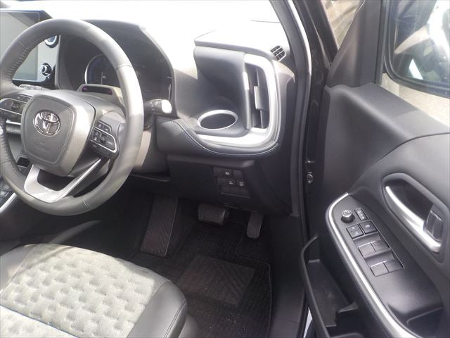 Toyota Voxy 2022 - Black