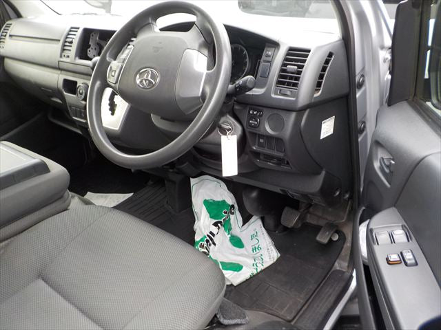 Toyota Hiace DX 2021 - Silver