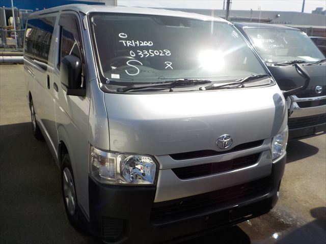 Toyota Hiace DX 2021 - Silver