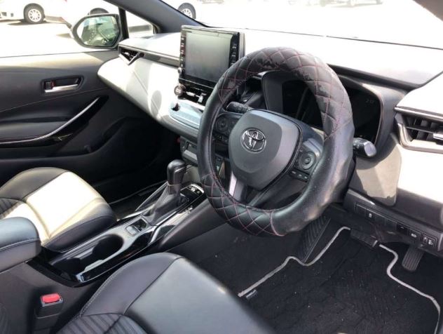 Toyota Corolla Touring 2020 - Black Purple