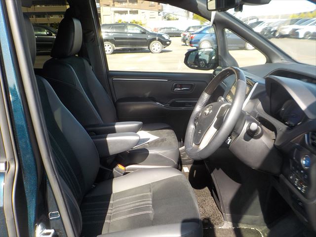 Toyota Esquire Gi Premium 2021 - Bluish Green