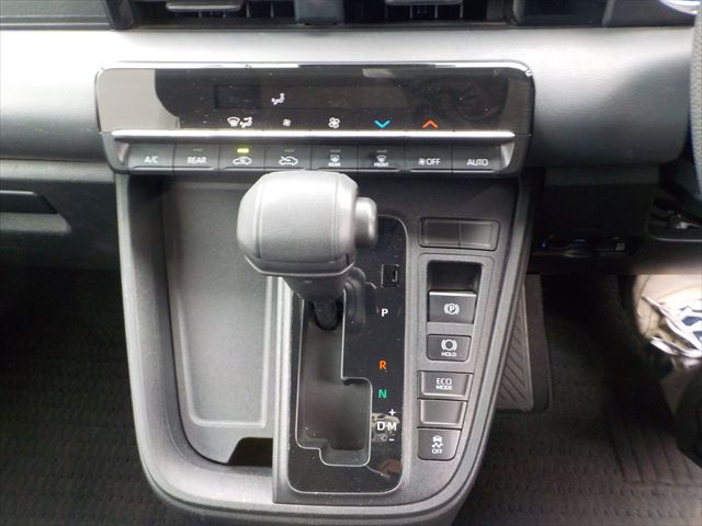 Toyota Noah Non-Hybrid 2022 - Pearl