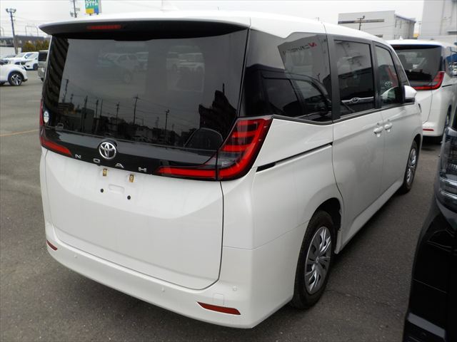 Toyota Noah Non-Hybrid 2022 - Pearl