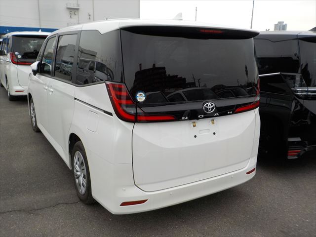 Toyota Noah Non-Hybrid 2022 - Pearl
