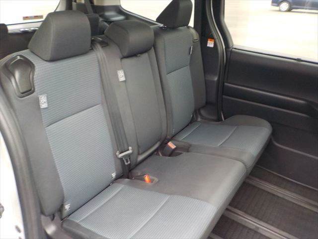 Toyota Noah Non-Hybrid 2022 - Pearl