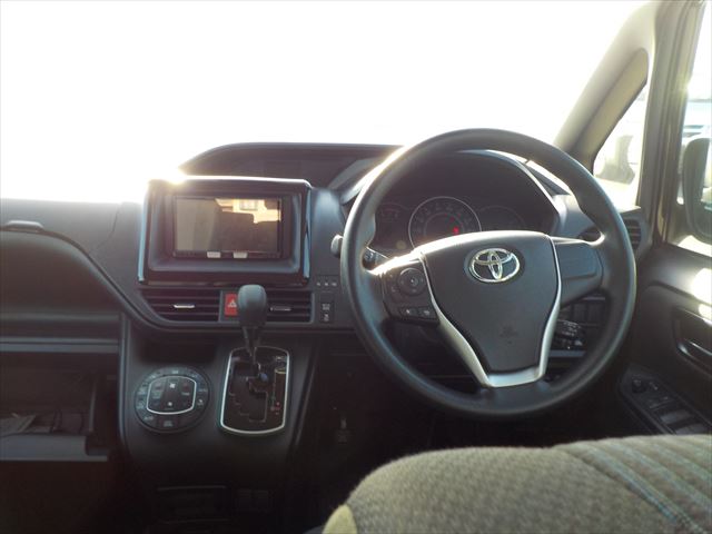 Toyota Noah 2021 - Bordeaux Wine