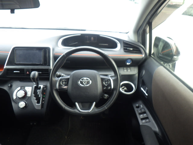 Toyota Sienta G Cuero 2021 - Brown