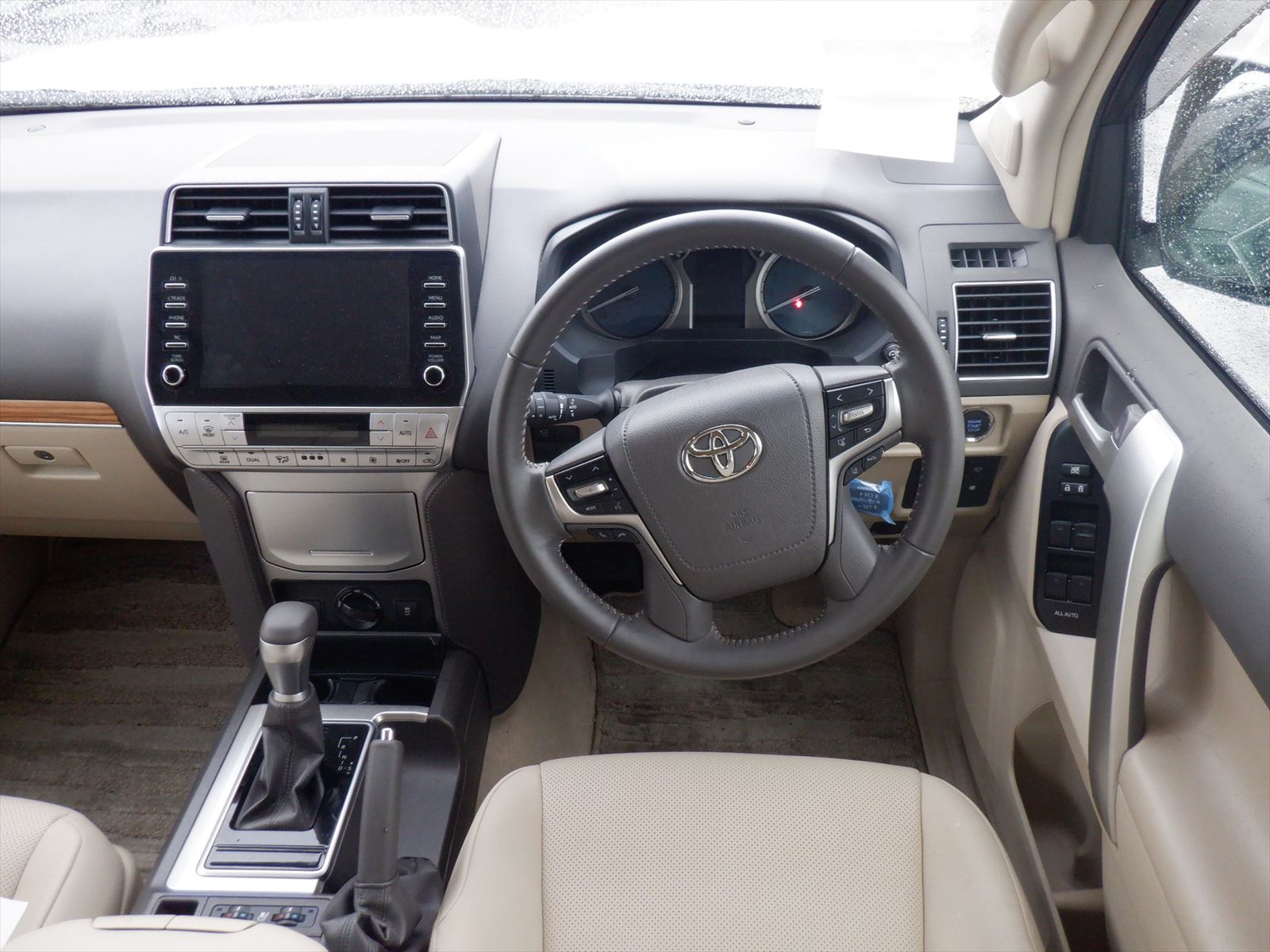 Toyota Land Cruiser Prado 2022 - Pearl