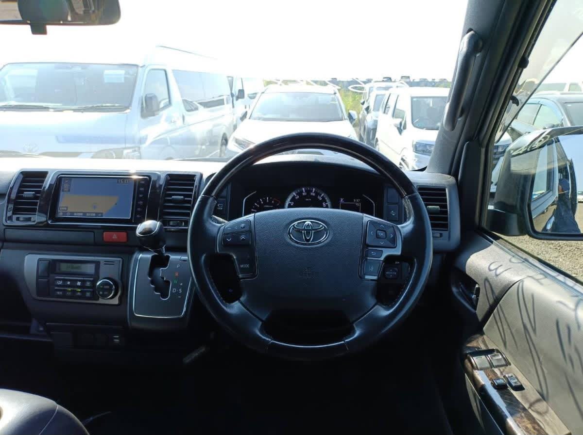 Toyota Hiace Super GL (2022)