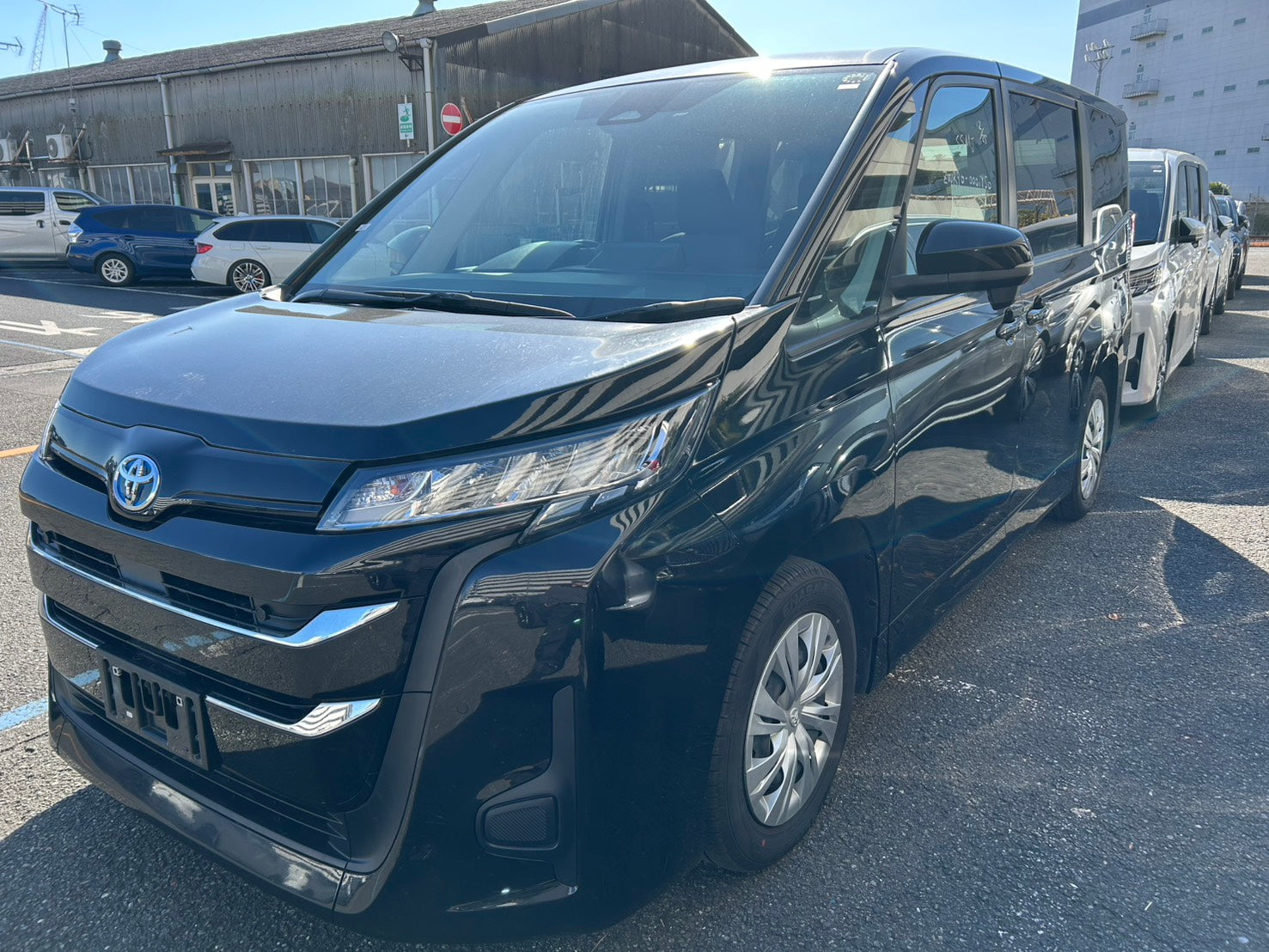 Toyota Noah HV 2022 - Black