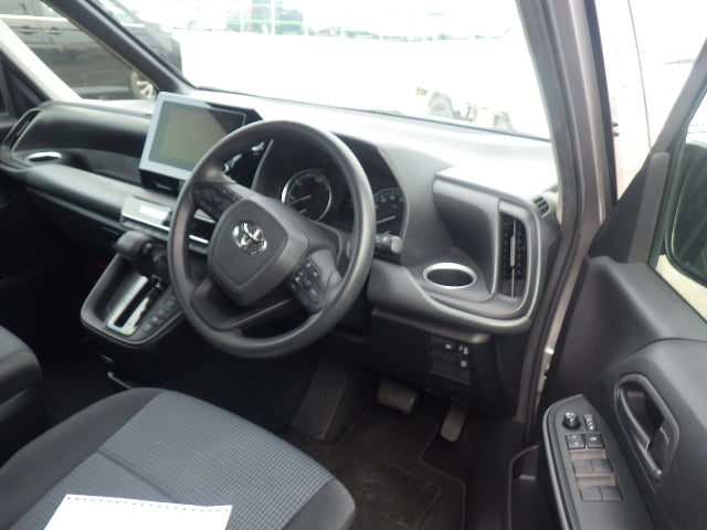 Toyota Noah HV 2022 - Gray