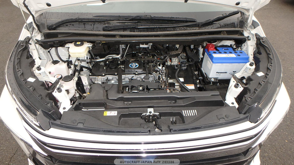 Toyota Voxy Hybrid 2022 - Pearl White