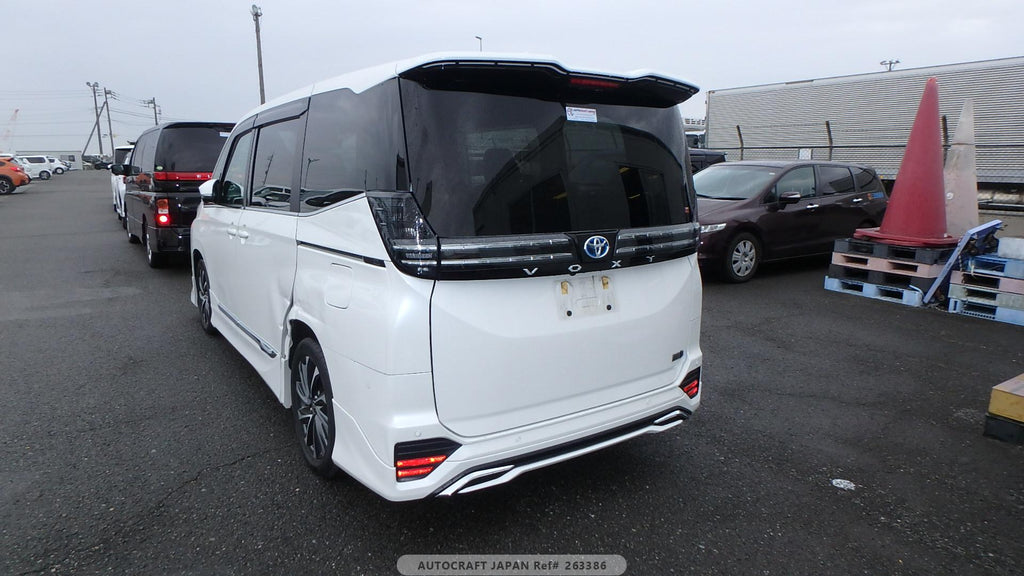 Toyota Voxy Hybrid 2022 - Pearl White