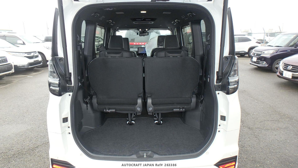 Toyota Voxy Hybrid 2022 - Pearl White