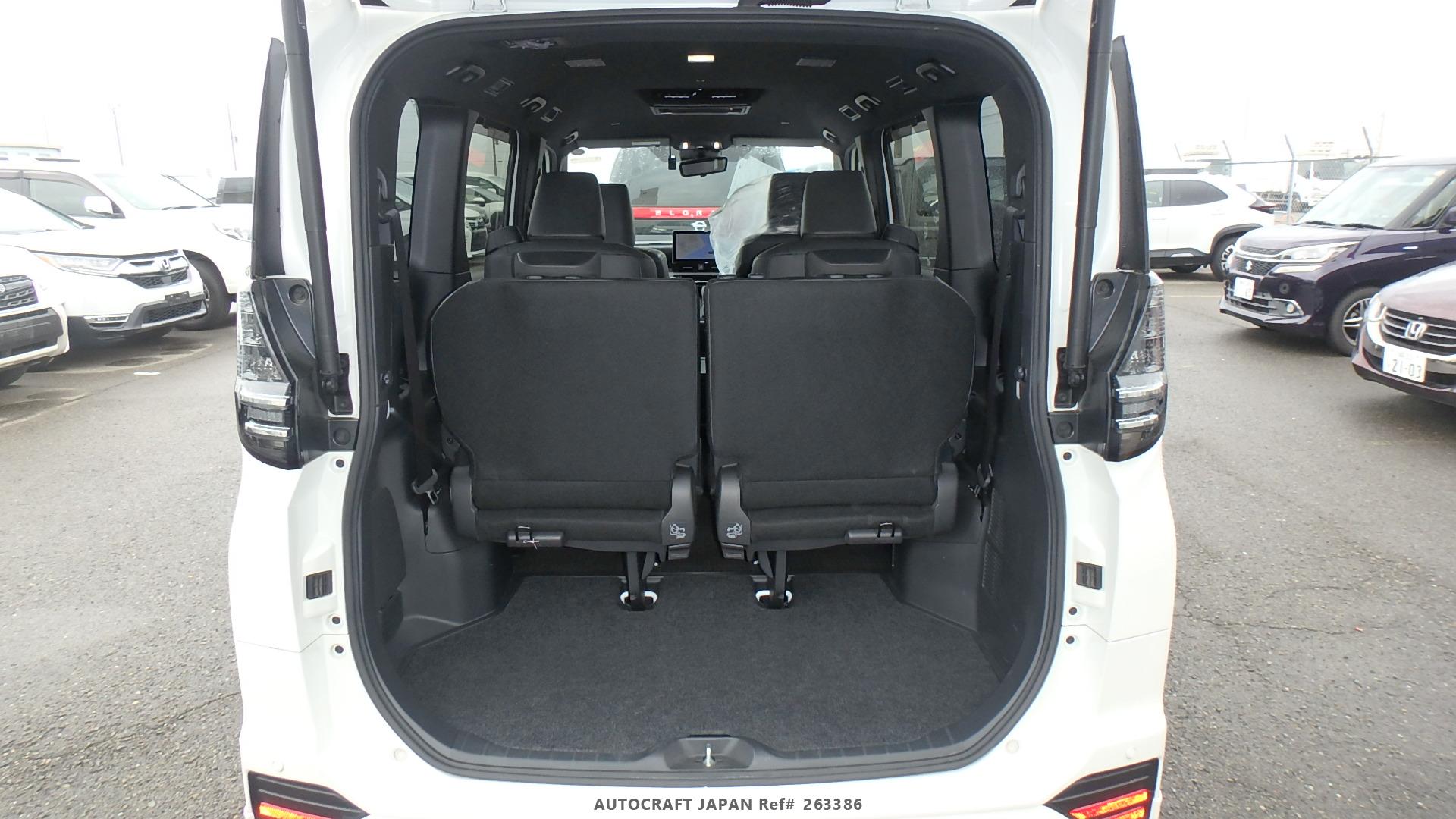 Toyota Voxy Hybrid 2022 - Pearl White