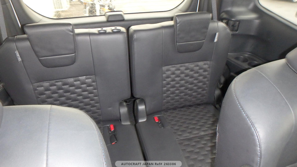 Toyota Voxy Hybrid 2022 - Pearl White