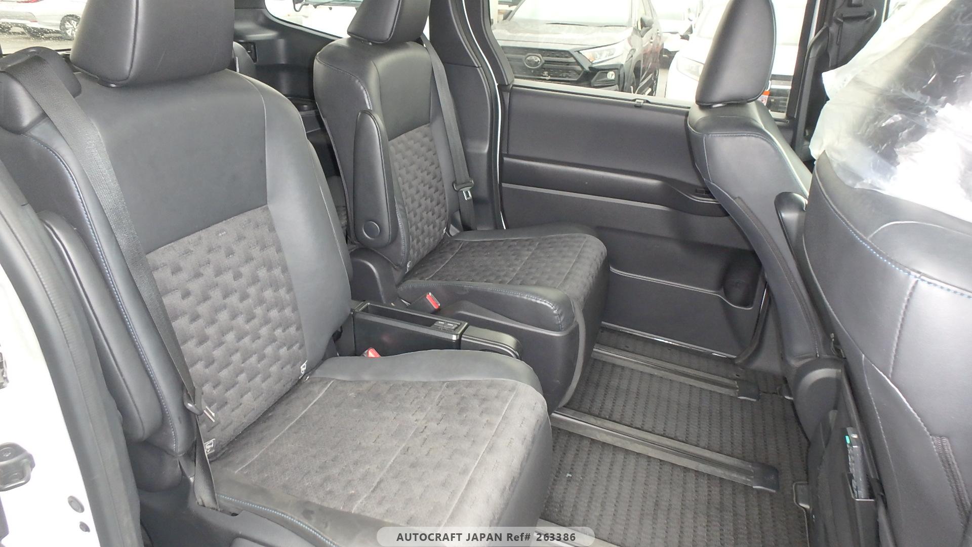 Toyota Voxy Hybrid 2022 - Pearl White