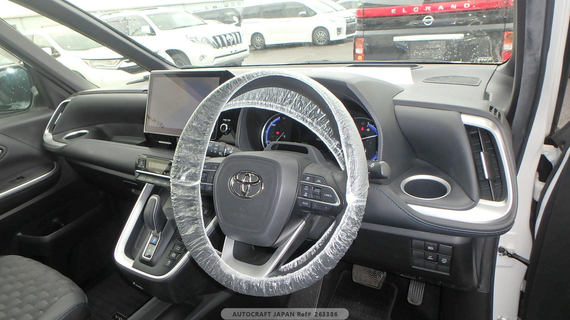 Toyota Voxy Hybrid 2022 - Pearl White