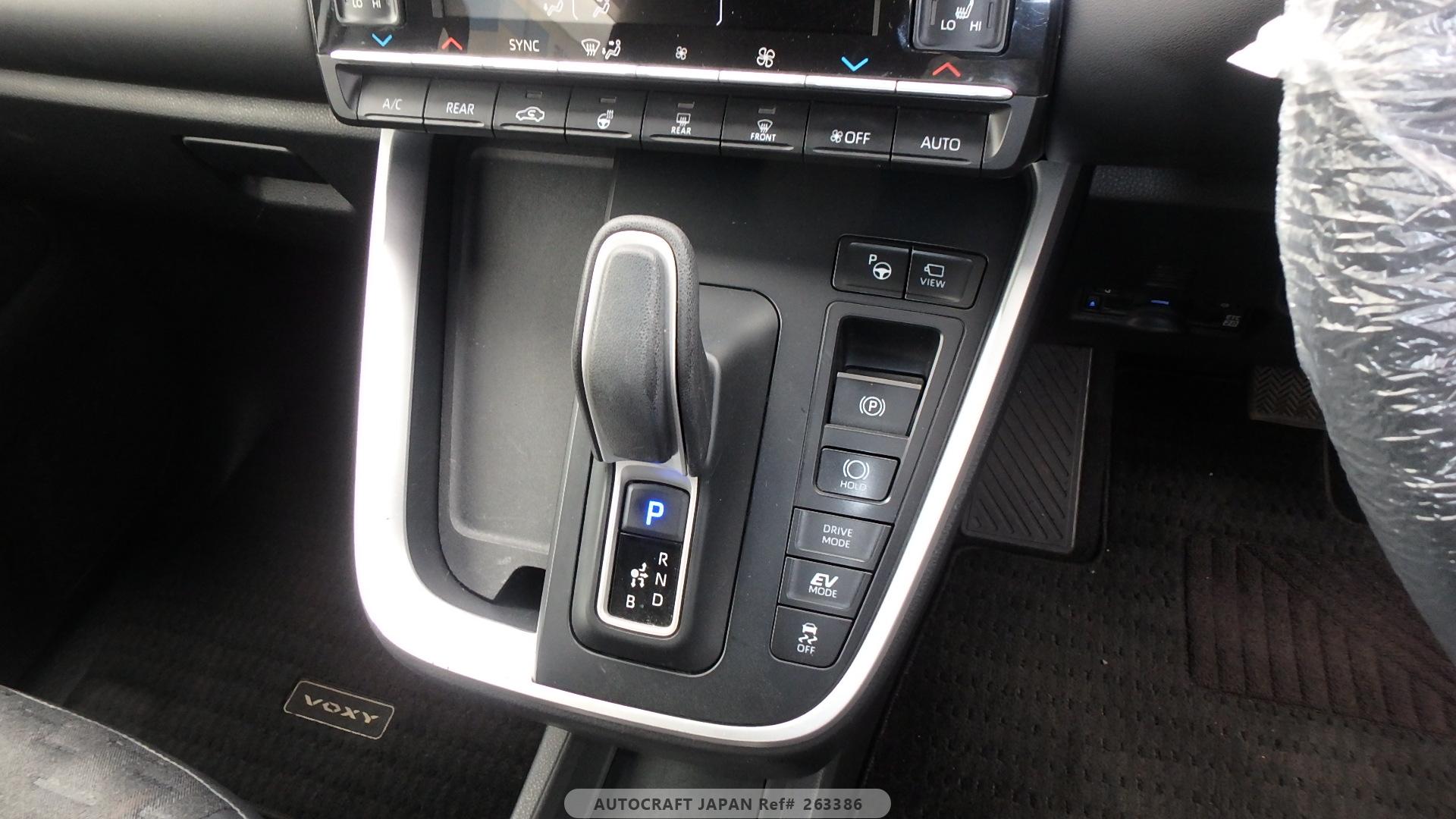 Toyota Voxy Hybrid 2022 - Pearl White