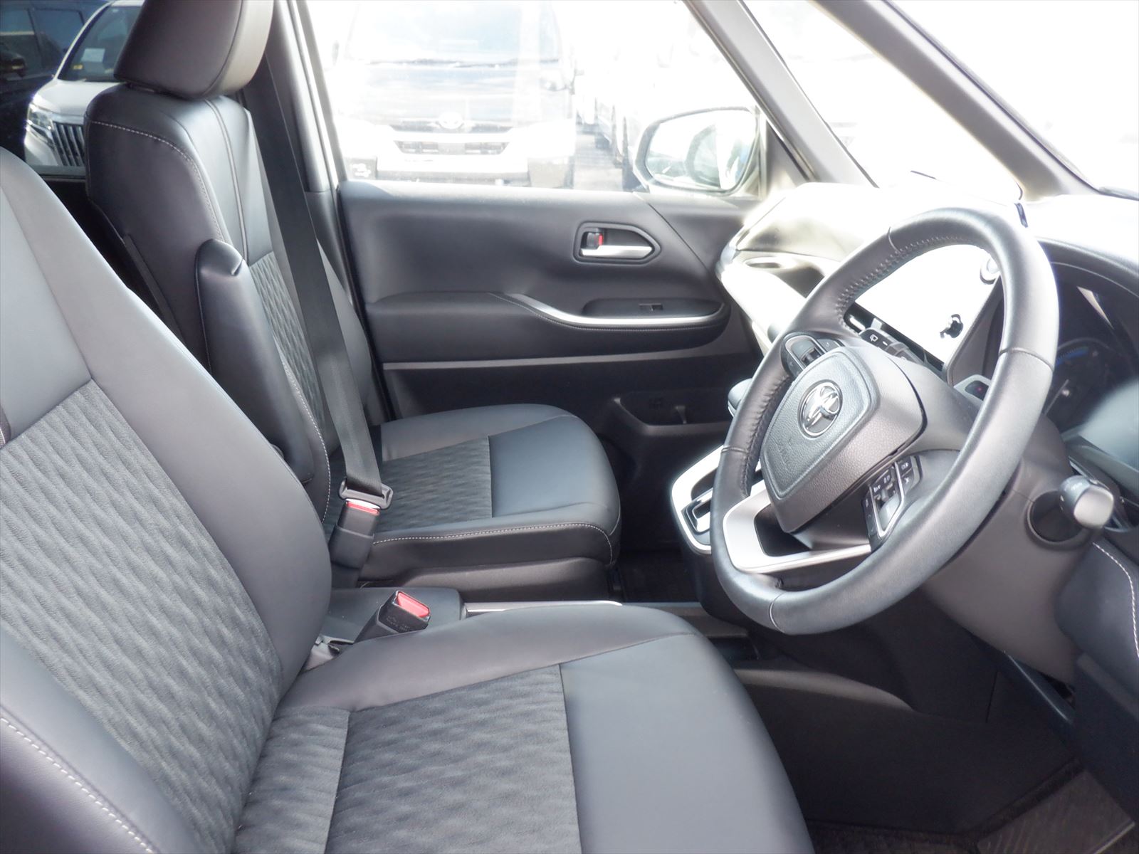 Toyota Noah S-z 2022 - Pearl