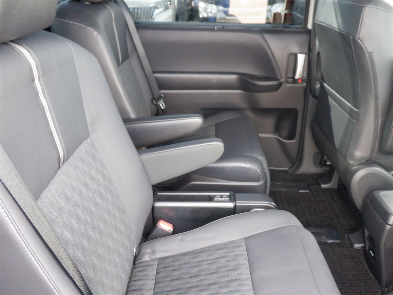 Toyota Noah S-z 2022 - Pearl