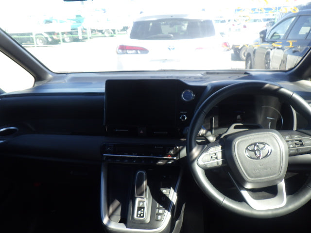 Toyota Voxy HV 2022 - Black