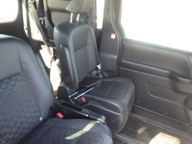 Toyota Voxy HV 2022 - Black
