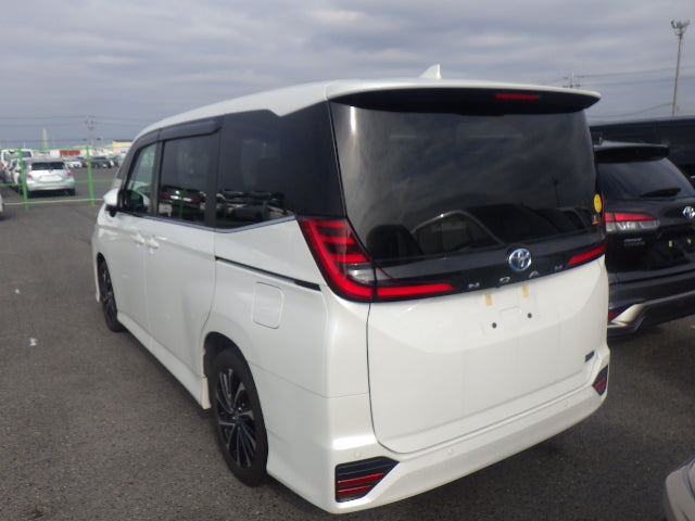 Toyota Noah HV 2022 - Pearl