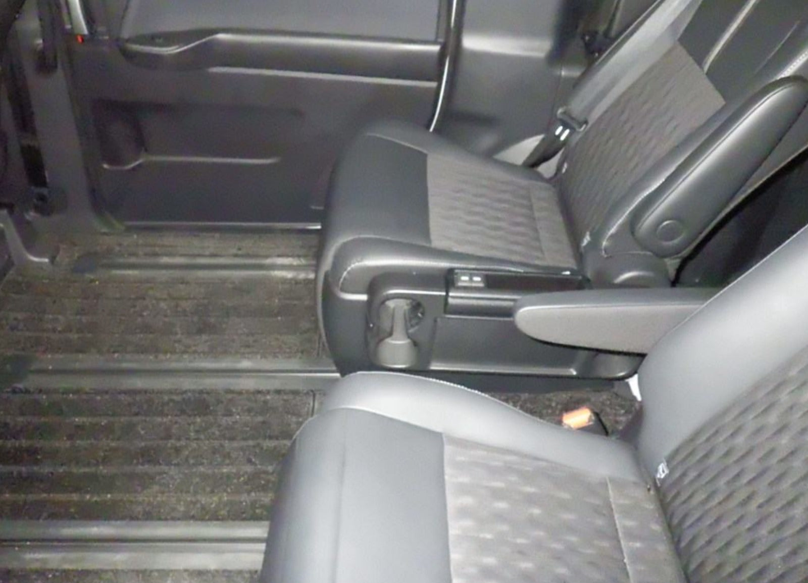 Toyota Noah HV 2023 - Pearl