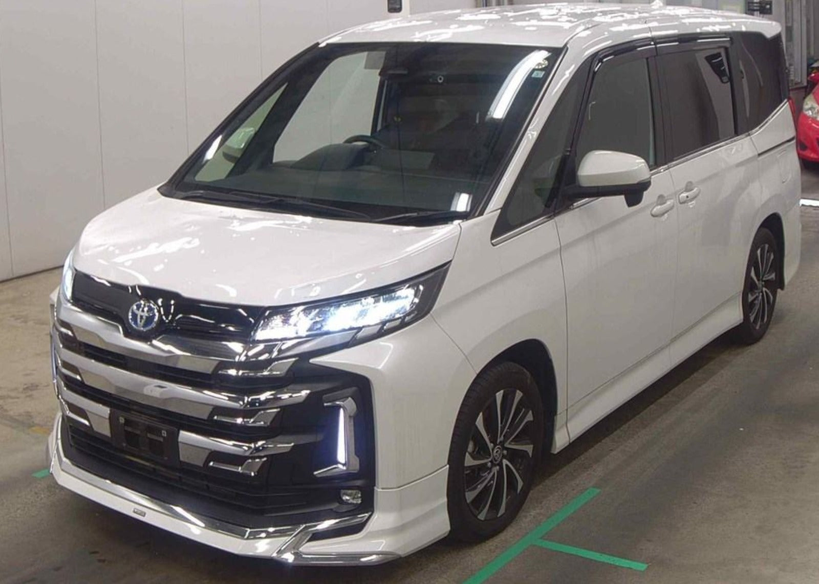 Toyota Noah HV 2023 - Pearl